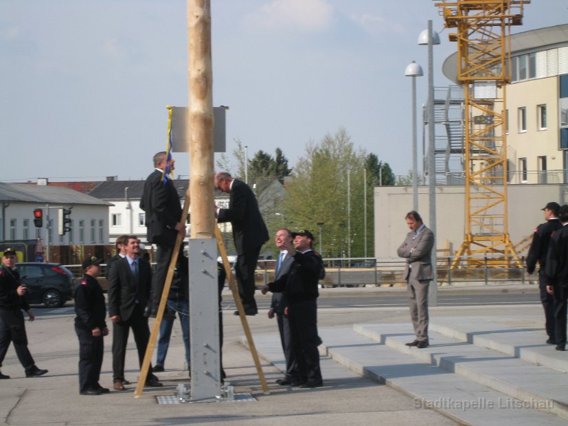 2011_04_28 Maibaumaufstellen in St. Poelten (52)
